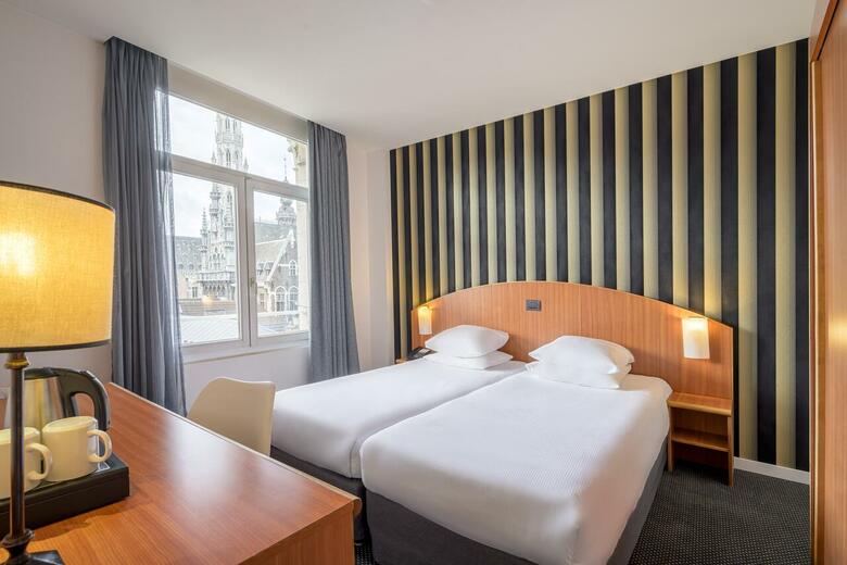Aris Grand Place Hotel