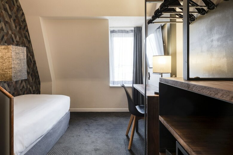 Aris Grand Place Hotel