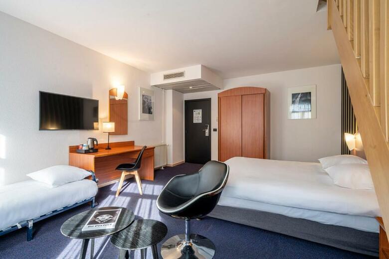 Aris Grand Place Hotel