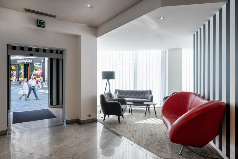 Aris Grand Place Hotel