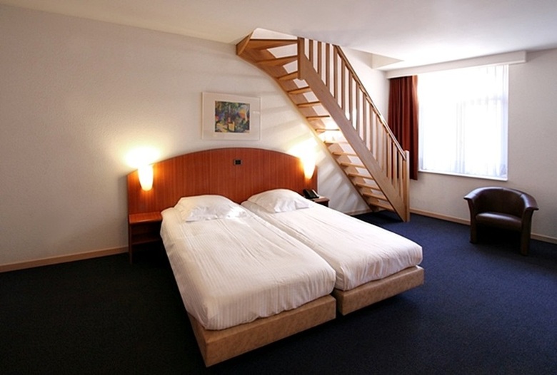 Aris Grand Place Hotel