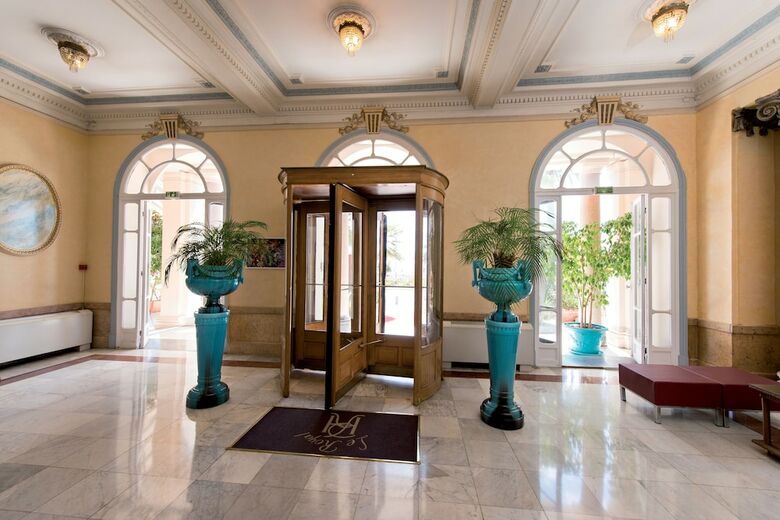 Hotel H�tel Vacances Bleues Le Royal