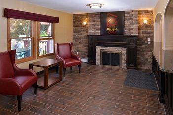 Hotel Red Roof Plus & Suites Guilford