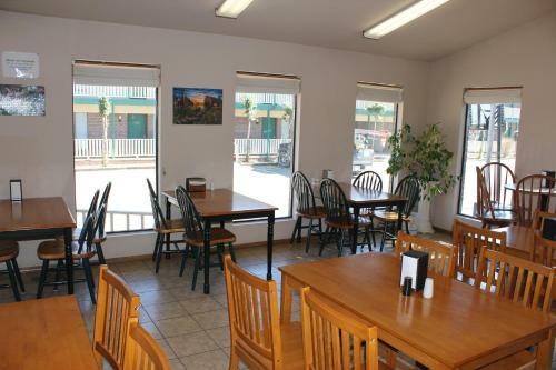 Motel Oak Hill Inn And Suites