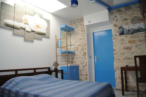 Hostal Locations Loramac