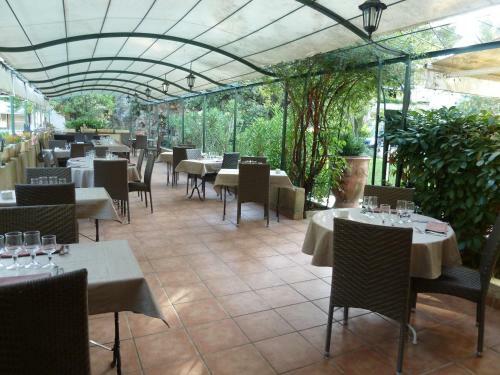 Hotel Logis H�tel R�sidence Les C�dres