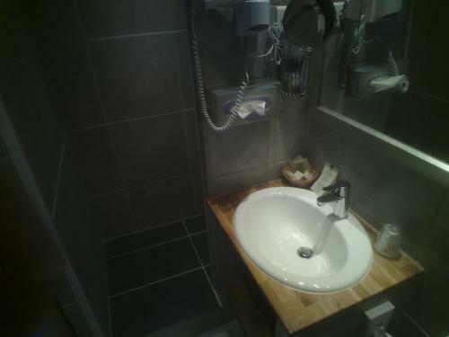 Hotel Logis H�tel R�sidence Les C�dres