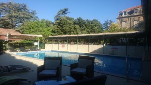 Hotel Logis H�tel R�sidence Les C�dres