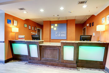 Holiday Inn Express Hotel & Suites Live Oak