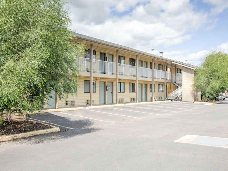 Motel 6 - Woodland