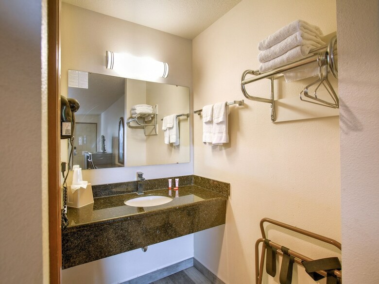 Motel 6 - Woodland