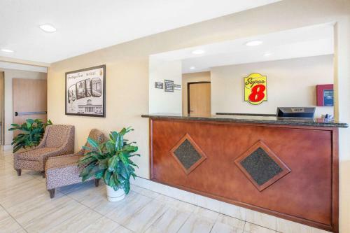Hotel Super 8 By Wyndham Seville