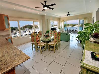 Hotel Marina Banderas Suites