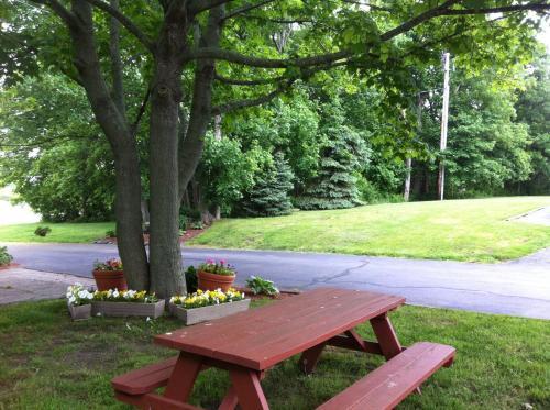 Founder's Brook Motel And Suites