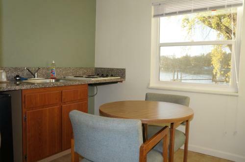 Motel Lake Marina Inn
