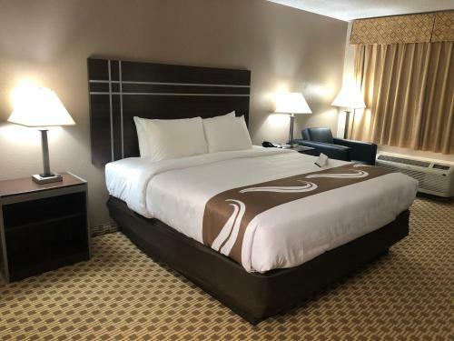 Motel Carefree Inn Madisonville