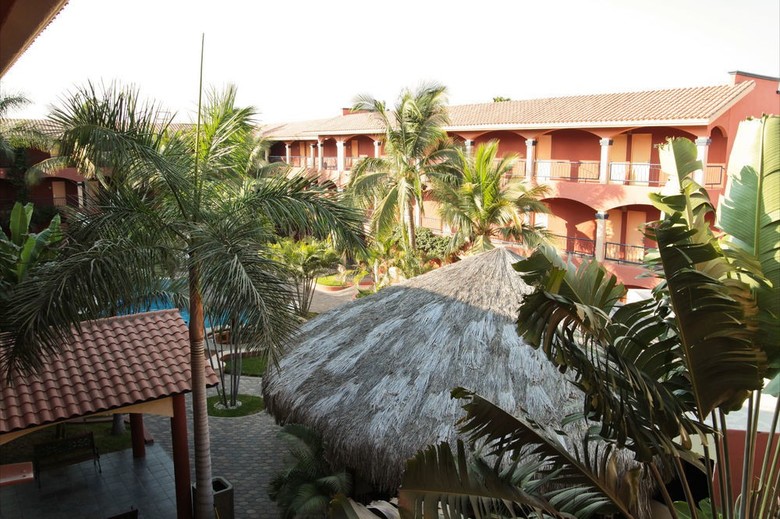 Hotel Estancia Real