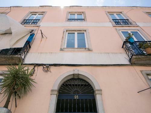 Traveling To Lisbon Castelo Apartments