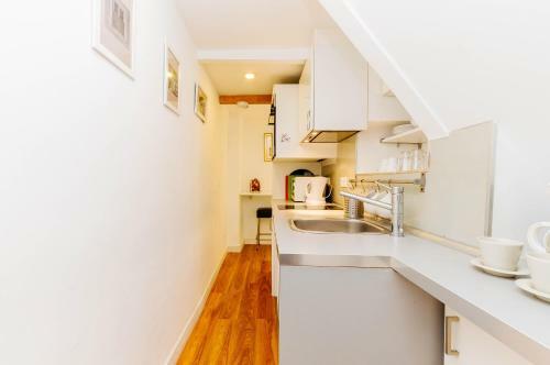 Rent4rest Bairro Alto Charming 1bd Apartment