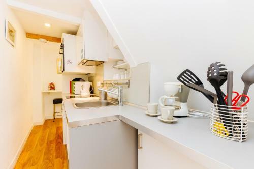 Rent4rest Bairro Alto Charming 1bd Apartment