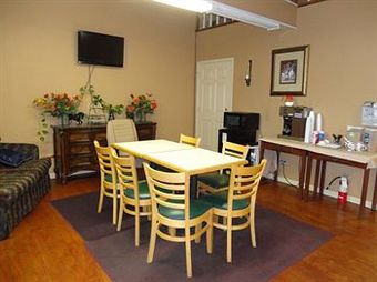 Hotel Royal Inn & Suites