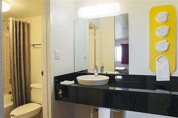 Motel 6 Cutler Bay
