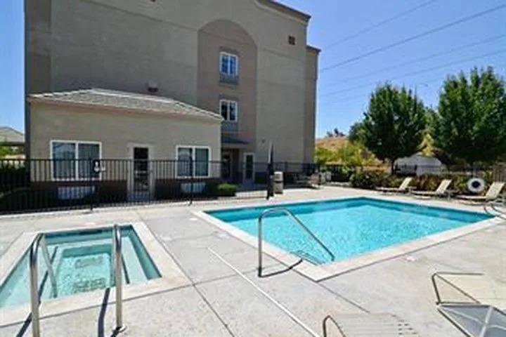 Hotel Comfort Suites Oakley