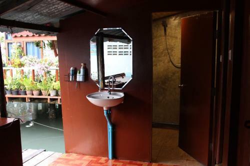 Hostal El Greco Lounge Bar Greek Restaurant Guesthouse