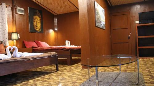 Hostal El Greco Lounge Bar Greek Restaurant Guesthouse