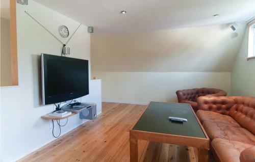 Holiday Home Halla Unsarve Romakloster