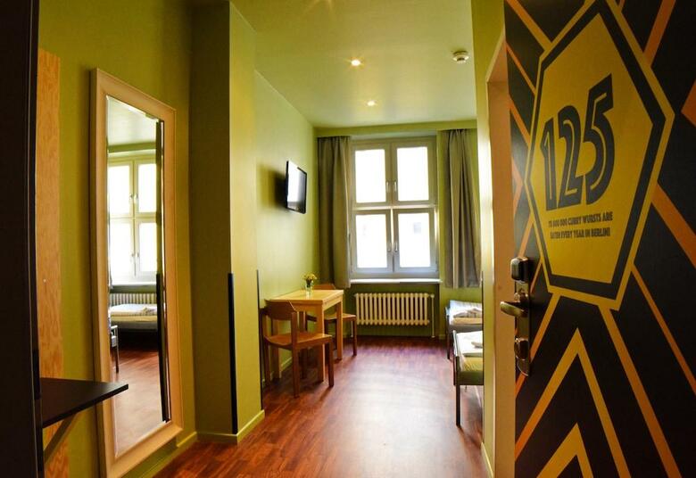 Apartamentos Amstel House Hostel