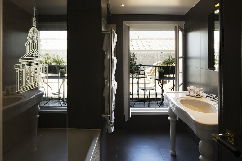 Hotel H�tel Du Panth�on
