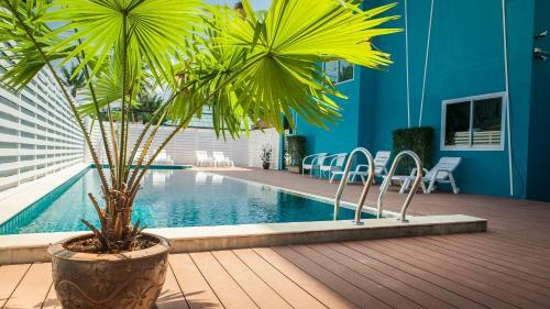 Hotel Maenam Bay Resort