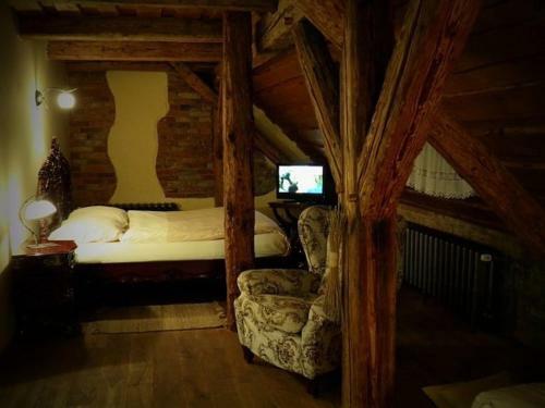 Dv?r Ol?iny -hotel And Horse-riding