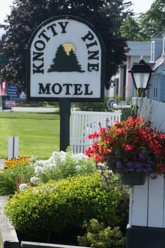 Knotty Pine Motel