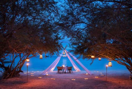 Hotel Beach Club By Haadtien
