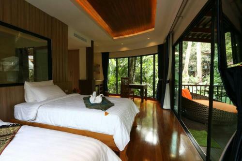 Hotel Rock And Tree House Resort