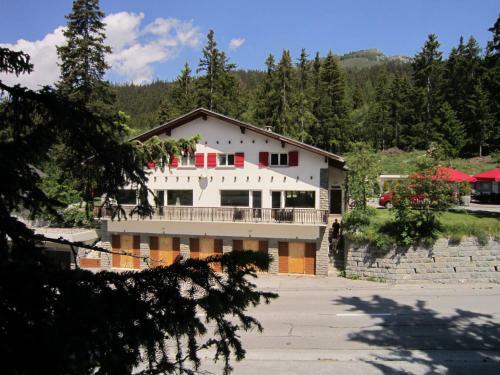 Hostal B&B Swisschalet Montana