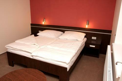Hostal Penzion A Restaurace Na Net?eb?