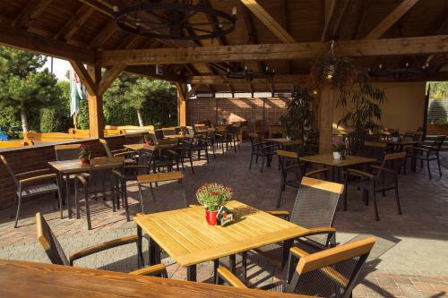 Hostal Penzion A Restaurace Na Net?eb?