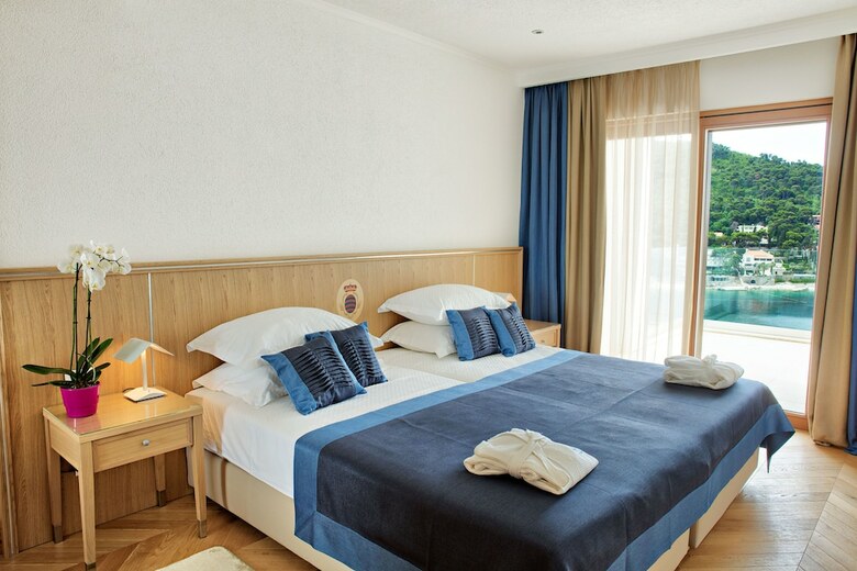 Hotel More