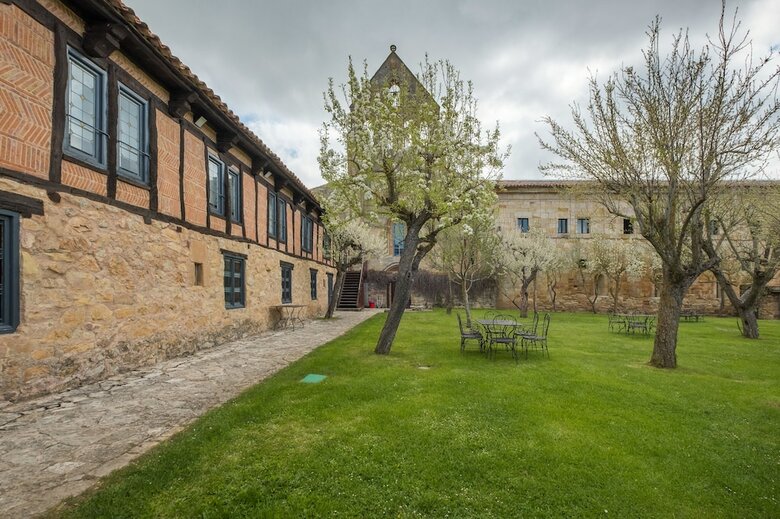 Hotel Posada Santa Maria La Real