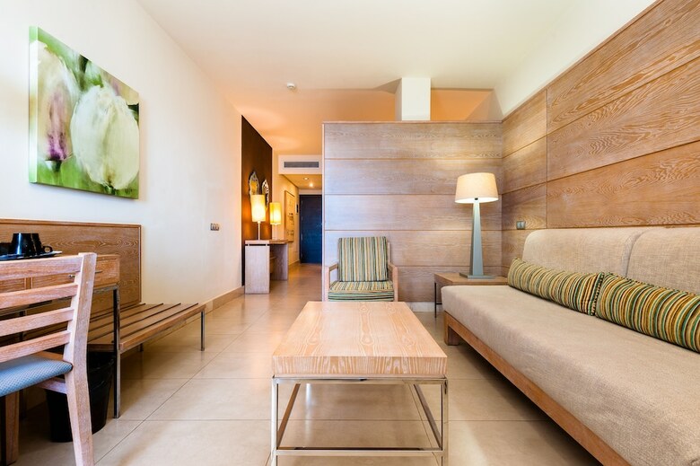 Kn Hotel Arenas Del Mar Adults Only