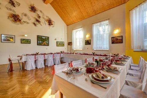 Hostal Restaurace A Penzion U Novaku