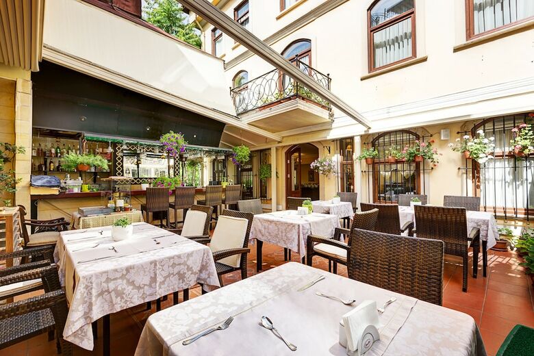 Arena Hotel