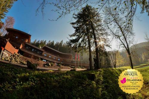 Horsk� Hotel ?eladenka / Mountain Resort