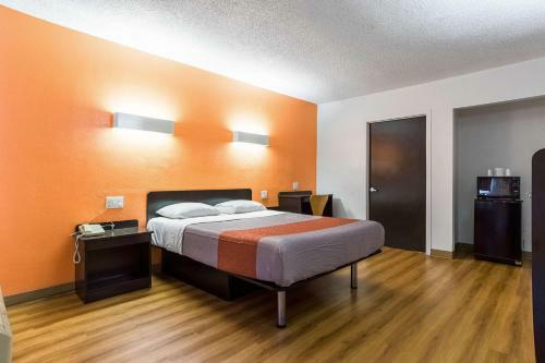 Motel 6 Long Beach International City