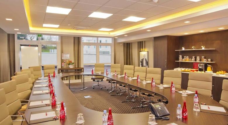 Hotel Residhome Roissy Park