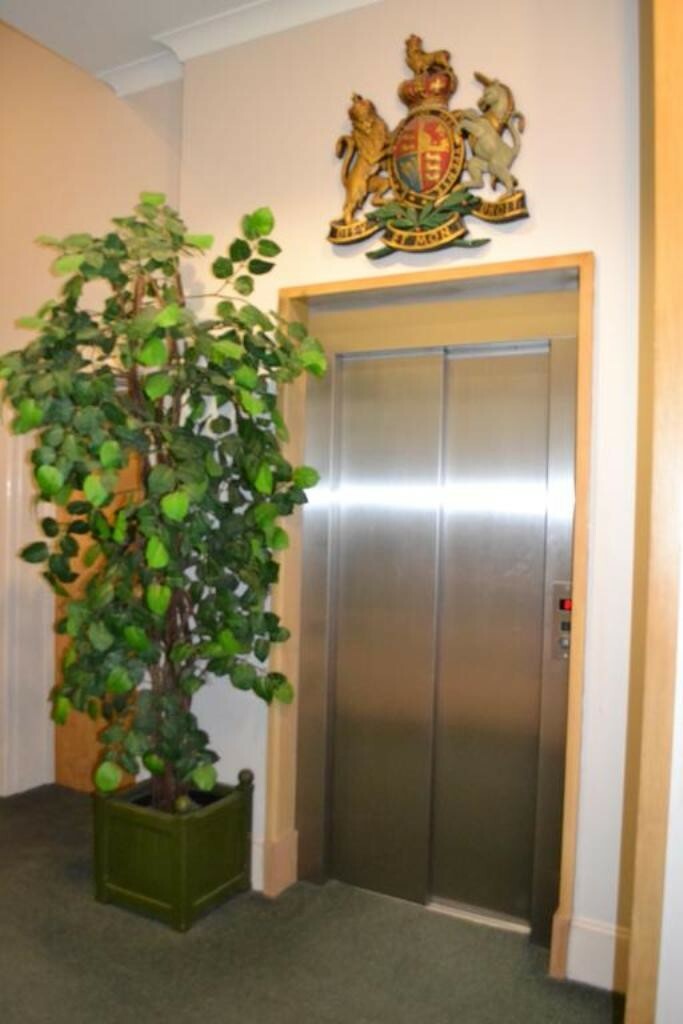 Hostal Garden Court Hotel