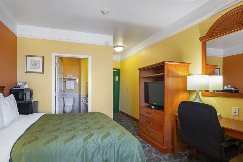Hotel Quality Inn & Suites Beachfront